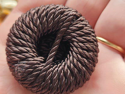 Enorme bouton ancien en  passementerie marron vintage pied 3,7 cm ref 3821