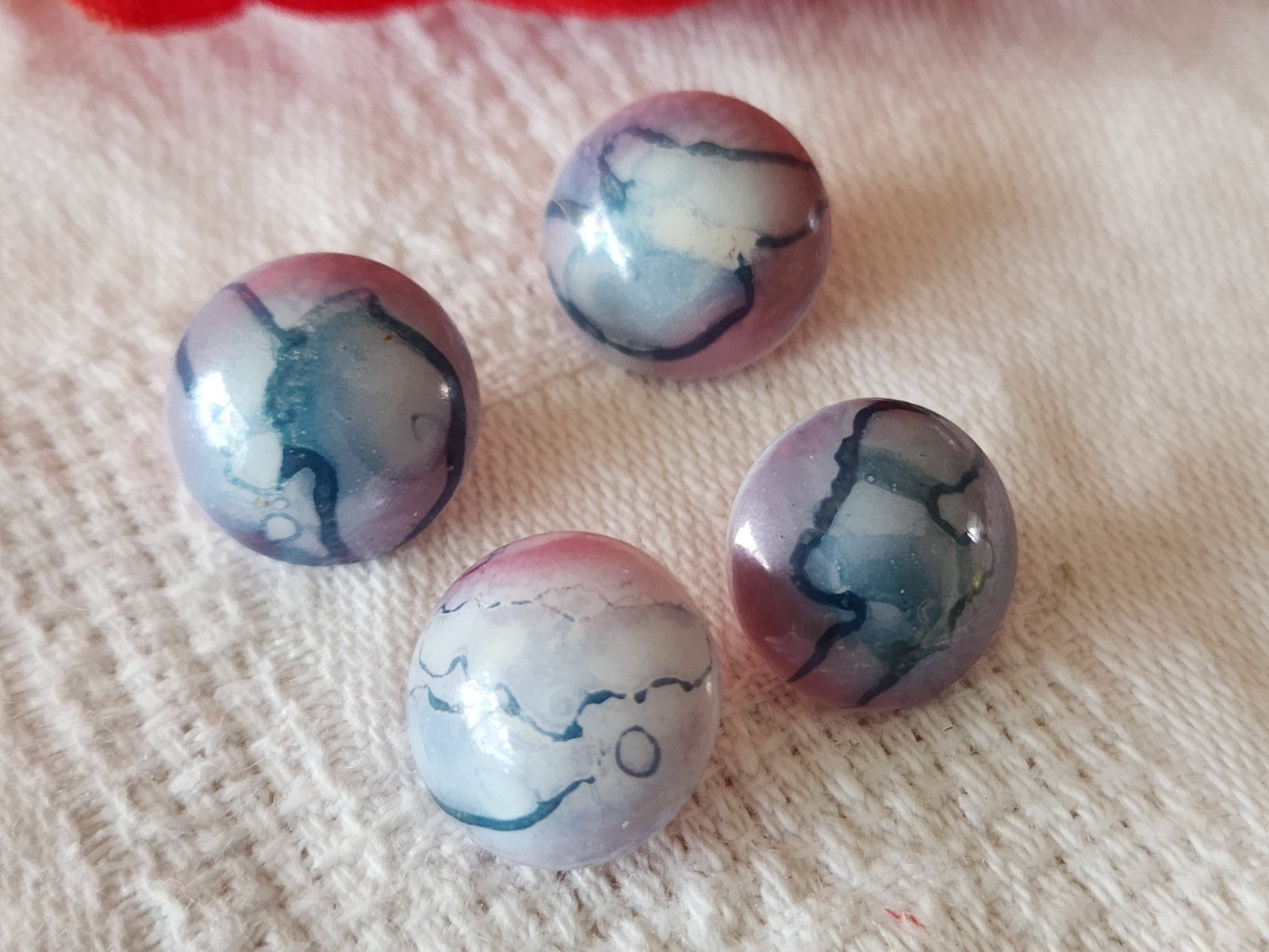 Lot 4 boutons vintage en verre rose bleu 1,3 cm pied ancien G18B