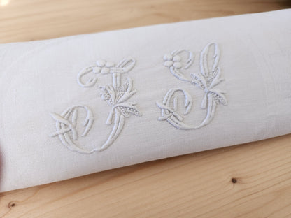 Superbe monogramme ancien IS sur serviette ancienne B8