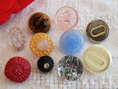 Lot 10 boutons anciens en verre multicolore  panaché 0,8  à 1,5 cm ref 6466
