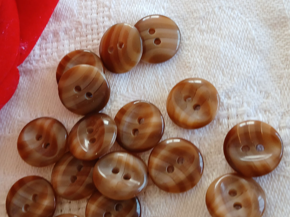 Lot 18 petits boutons marron  camaïeu trou 1,2 cm 12 mm ref 6465