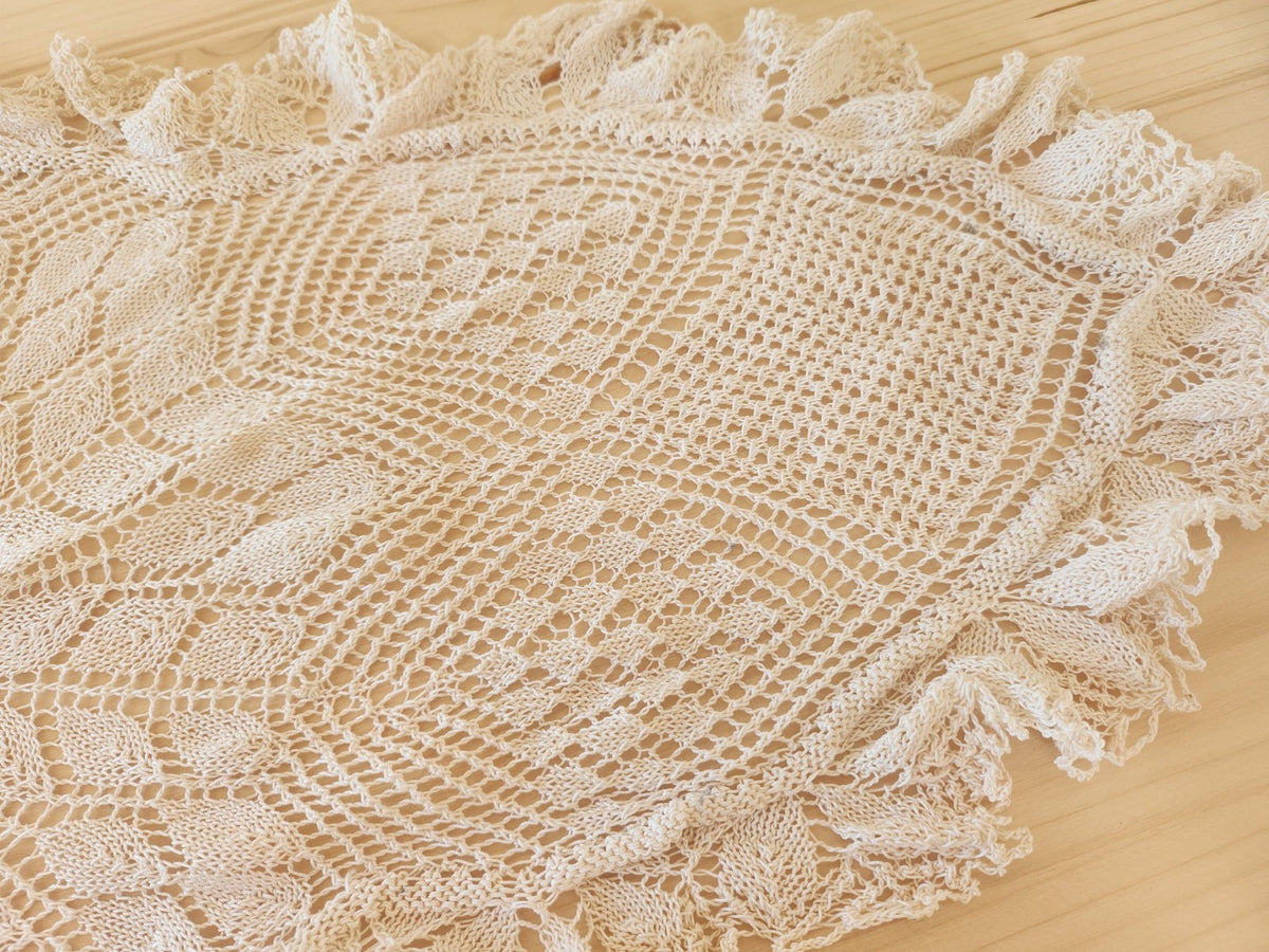 Grand napperon ancien crochet fin beige 38 cm sur 75 cm B7 main