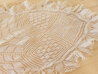 Grand napperon ancien crochet fin beige 38 cm sur 75 cm B7 main