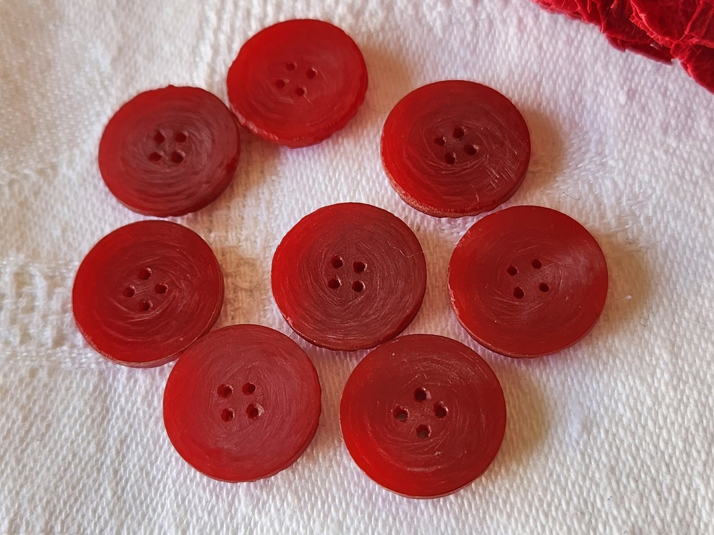 Lot 8 boutons anciens  collection art deco nacre rouge 1,5 cm ref 5458