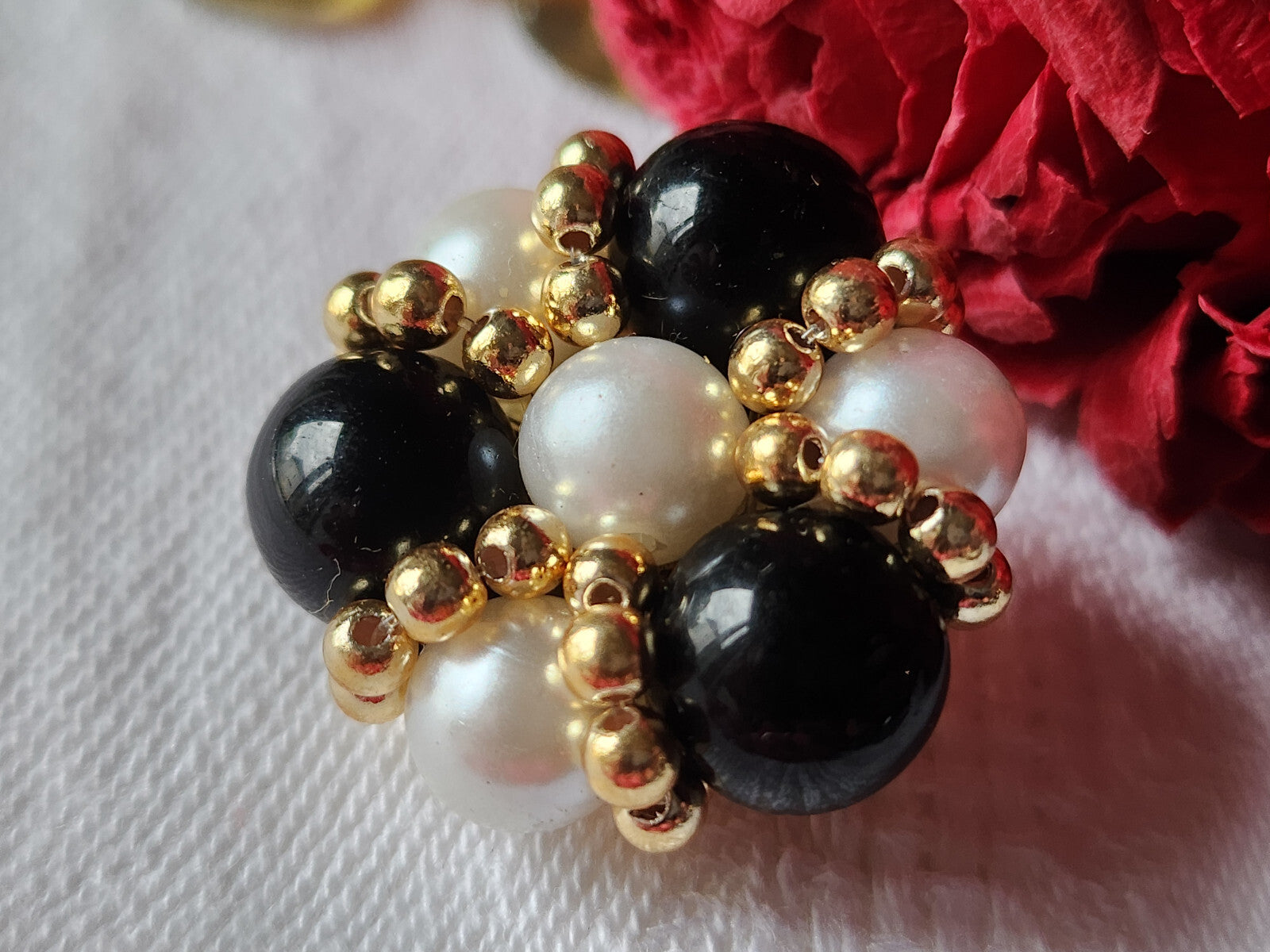 Bouton vintage  métal torsade perle en verre noir parurier  2,6 cm ref 3240