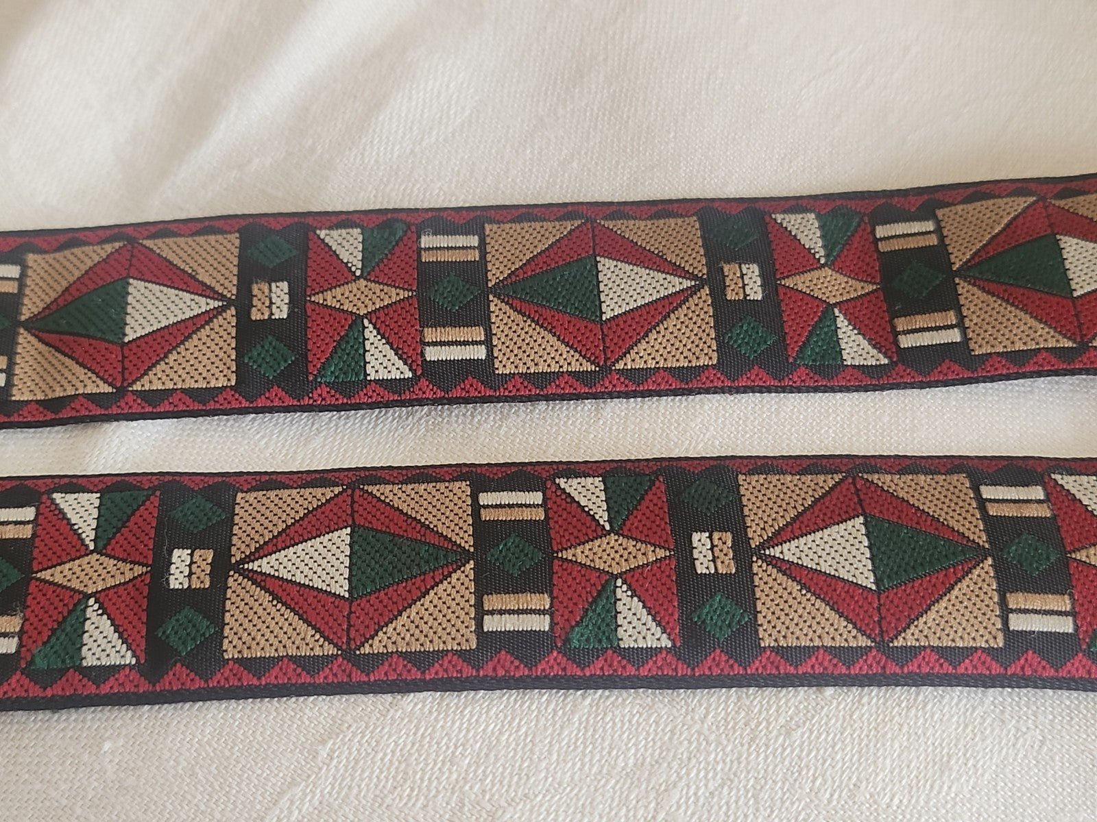 Large galon vintage motif géométrique vert marron rouge 3 mètres A5
