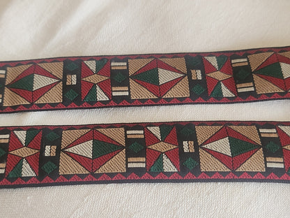 Large galon vintage motif géométrique vert marron rouge 3 mètres A5