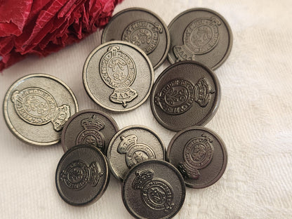 Lot 10 boutons vintage en métal argenté chevalier blason 1,5 et 2 cm ref 287