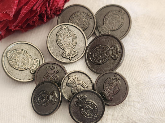 Lot 10 boutons vintage en métal argenté chevalier blason 1,5 et 2 cm ref 287
