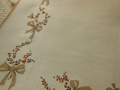 Lot 7 serviettes année 70/80  tissu synthétique jamais utilisées noeud fleur  B2