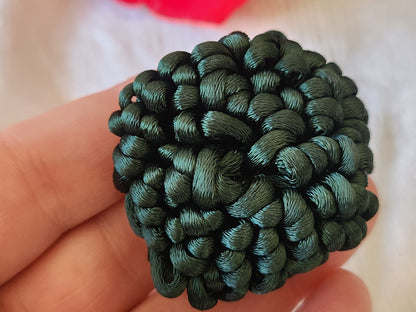 Haute couture gros bouton ancien soie? passementerie vert 4 cm XXL ref 5935