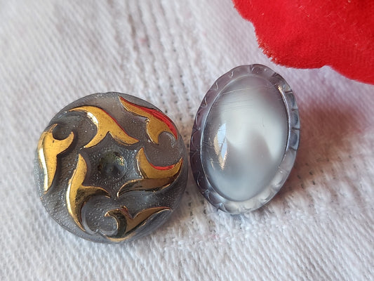 Duo boutons vintage en verre  gris  1,8 et 1,2 sur 1,8 cm D11F