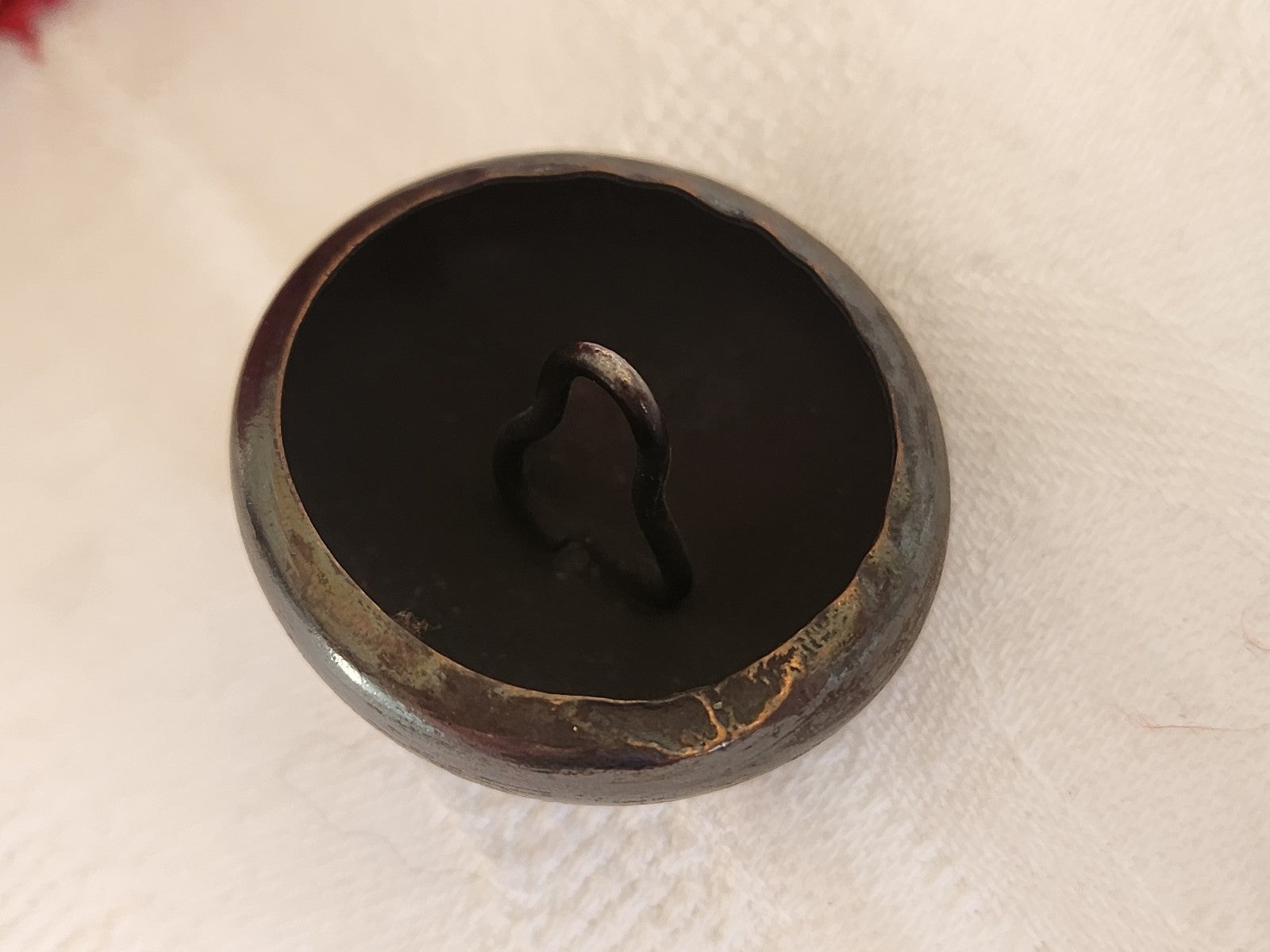 Enorme bouton vintage en métal bombé blason 3,5 cm pied ref 5852