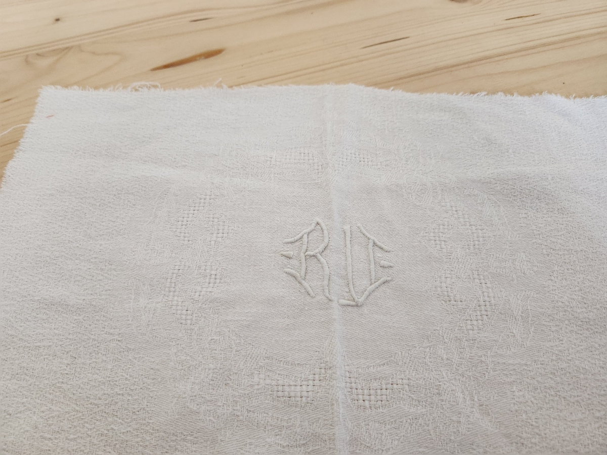 Monogramme ancien RU  pour création récup patchwork couture B8