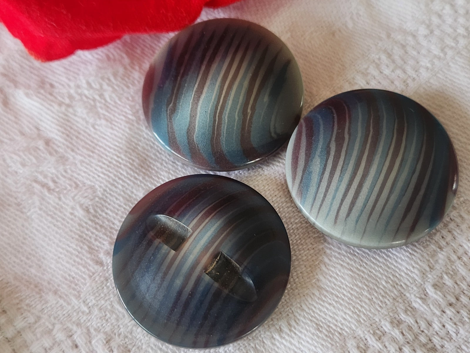 Trio  gros boutons vintage à pied bleu à vague 2,8 cm ref 6406