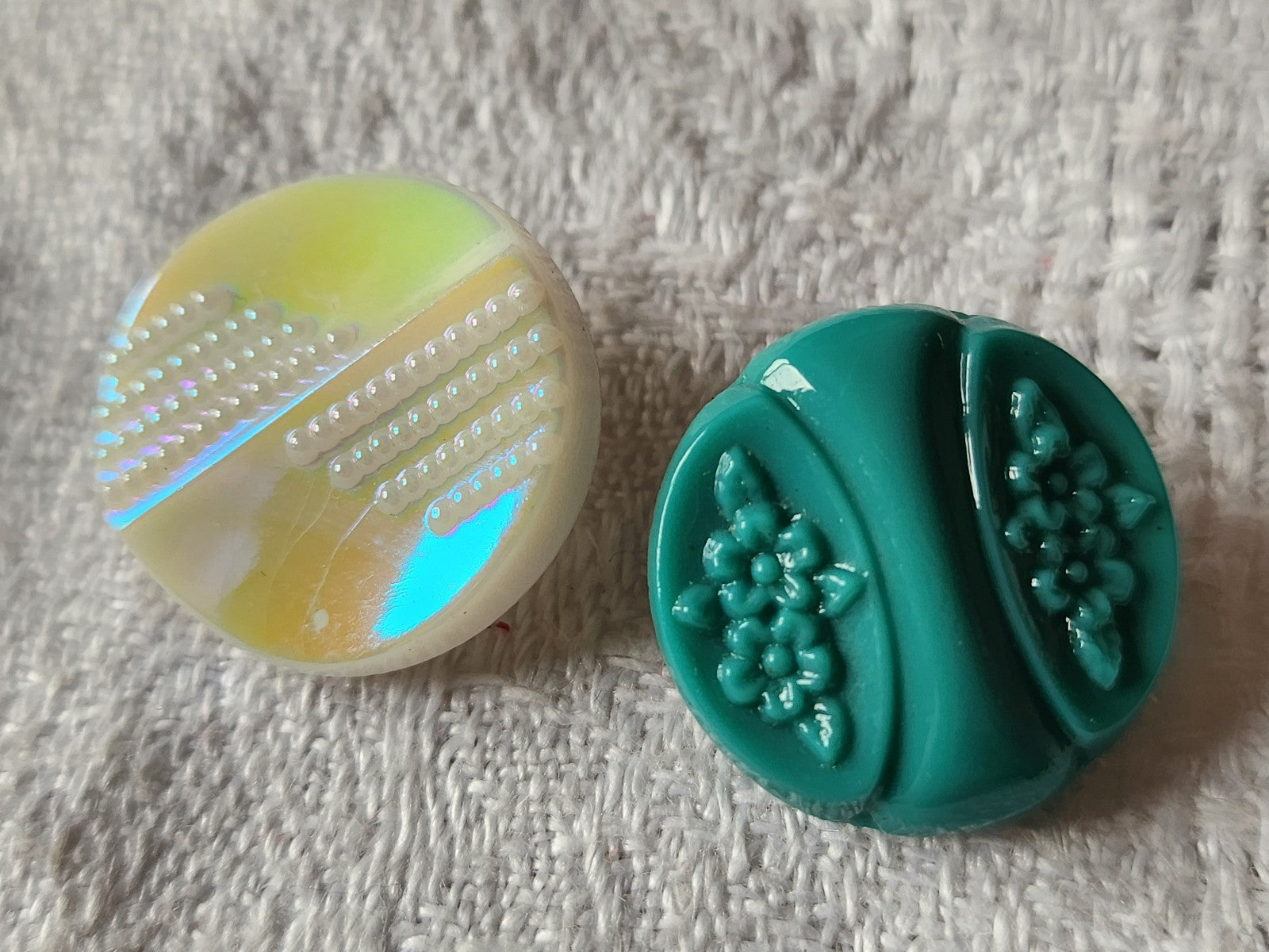 Duo boutons anciens en verre motif coloré 1,7 et 1,8 cm G16I