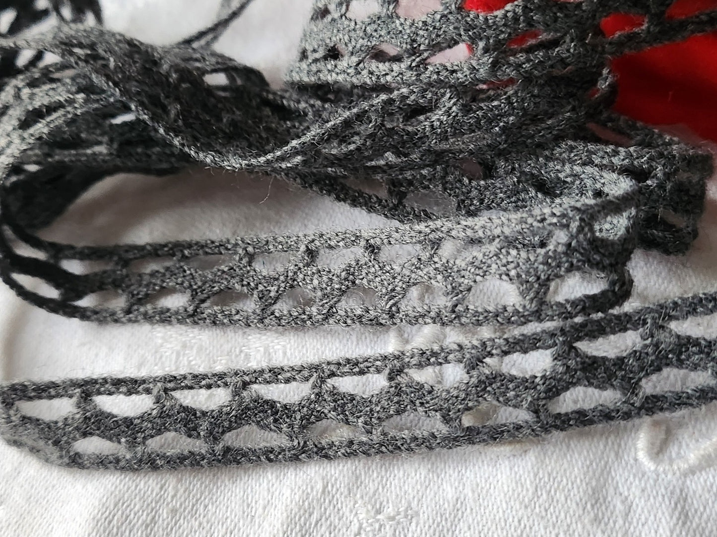 Dentelle / galon vintage gris entre deux 5 métres sur 1,3 cm A2