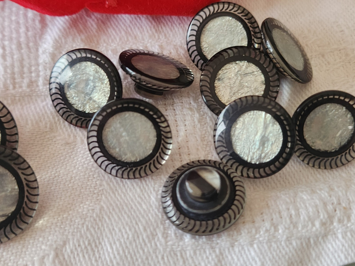 Lot 13 boutons vintage cœur noir satiné nacré pied 1,5 cm et 1,7  ref 6427