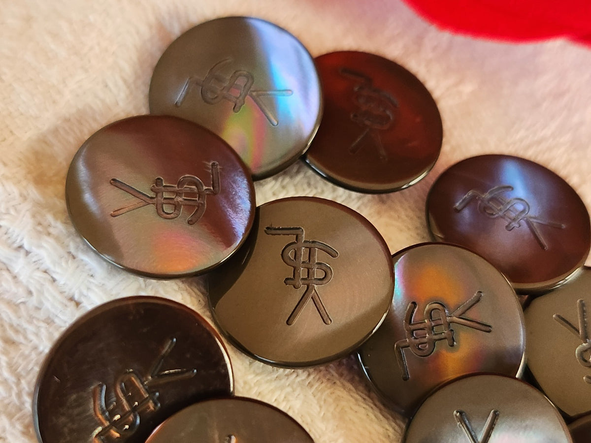 Lot 11 boutons vintage en nacre YSL haute couture gris et marron 1,5 cm ref 6584