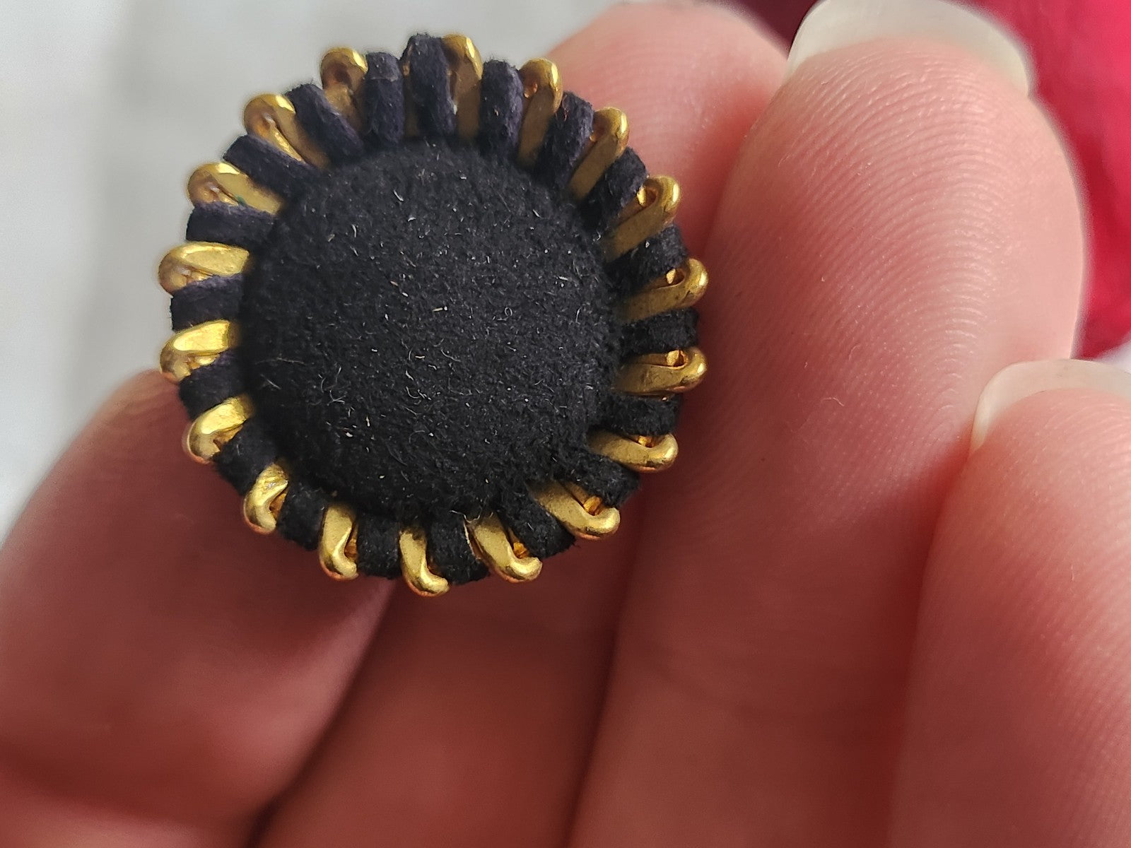 Collection lot 5 boutons ancien en métal ornement parurier 2,3 cm ref 1234