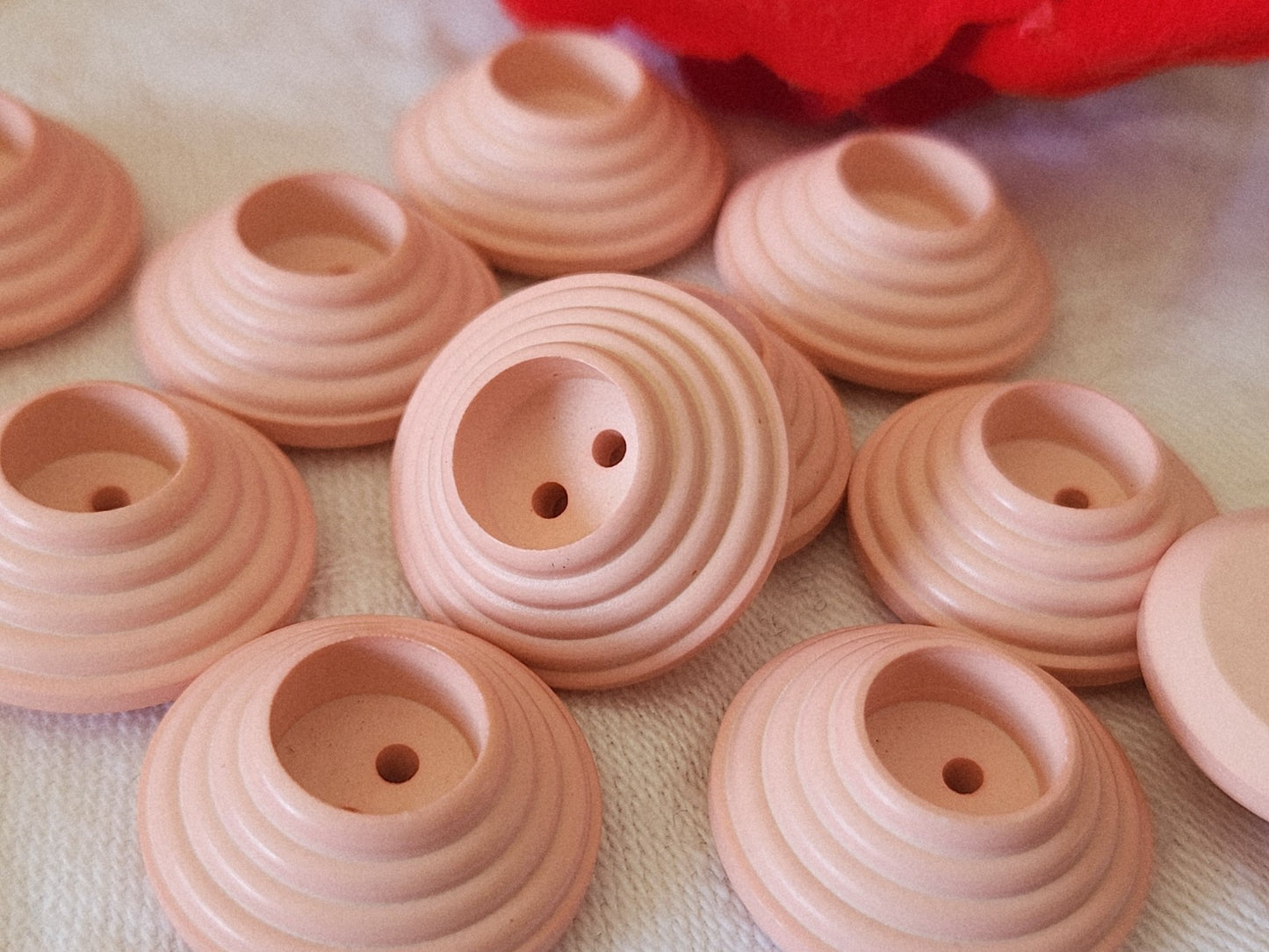 Lot 6 boutons vintage rose mat spirale relief  2,3 cm ref 3897 **
