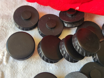Lot 16 boutons vintage  noir mat pied 1,7 cm ref 5045