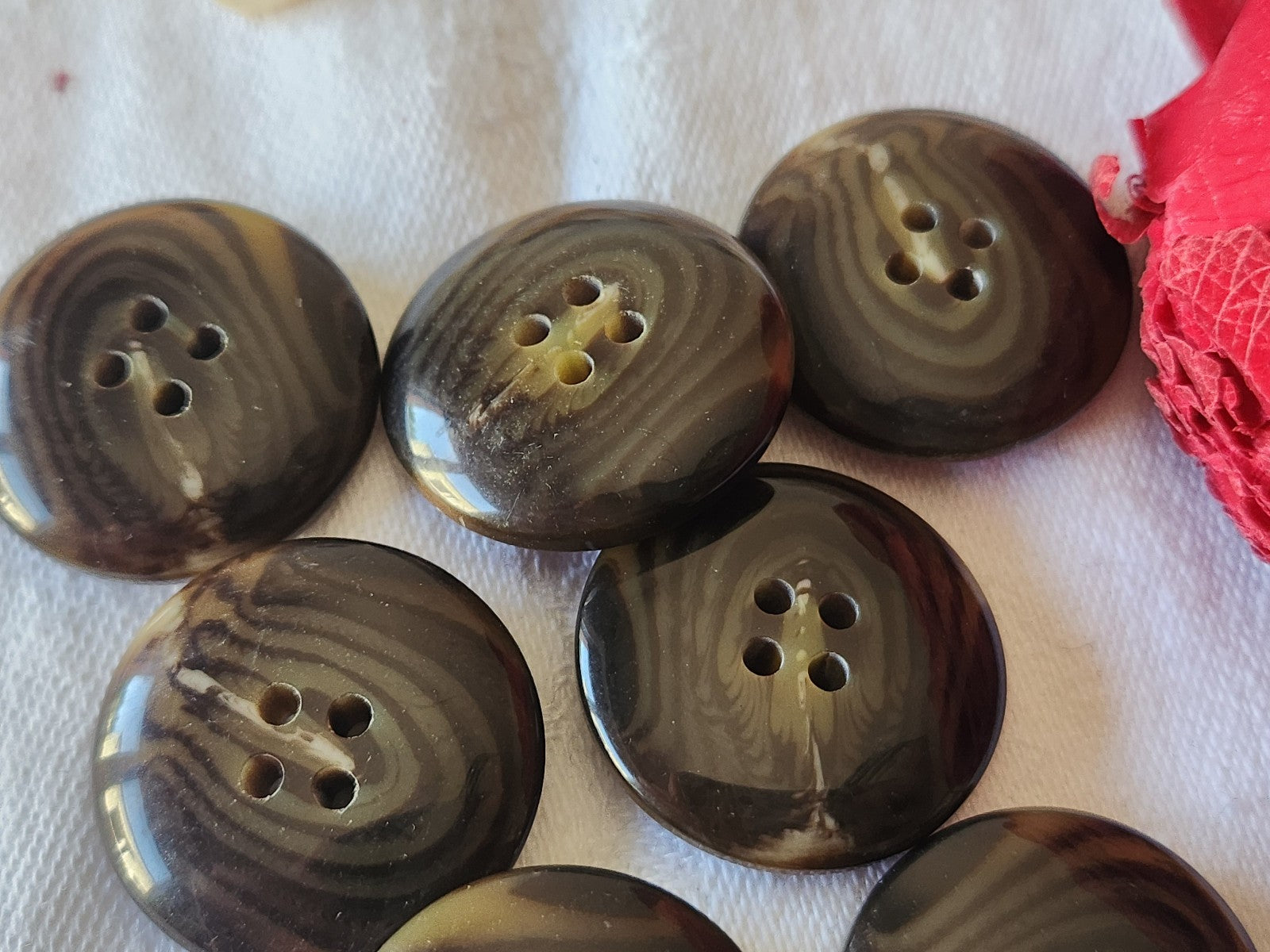 Lot 7 gros  boutons vintage marron veiné à trous 2,5 cm ref 5214