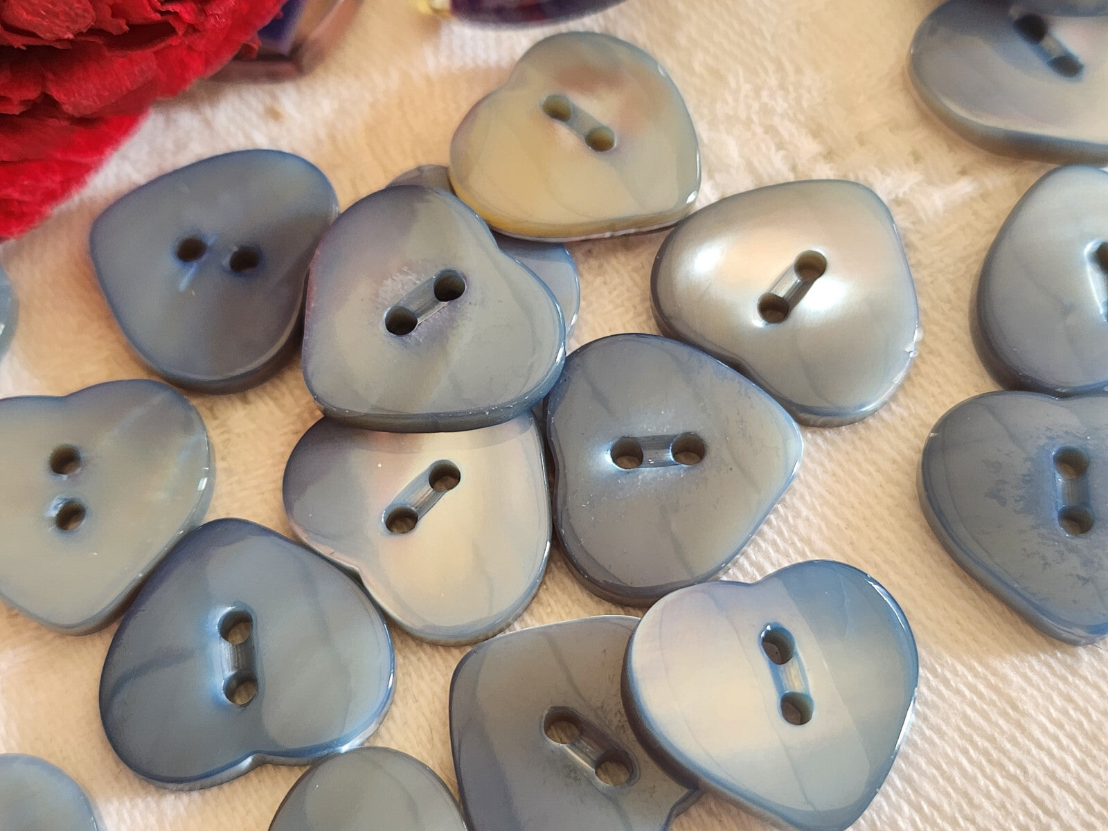 lot 6 boutons anciens en nacre bleu forme de coeur layette 1,7 cm ref 218