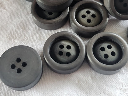 Lot 10  boutons vintage gris haut rebord trous 2,2 cm ref 2620