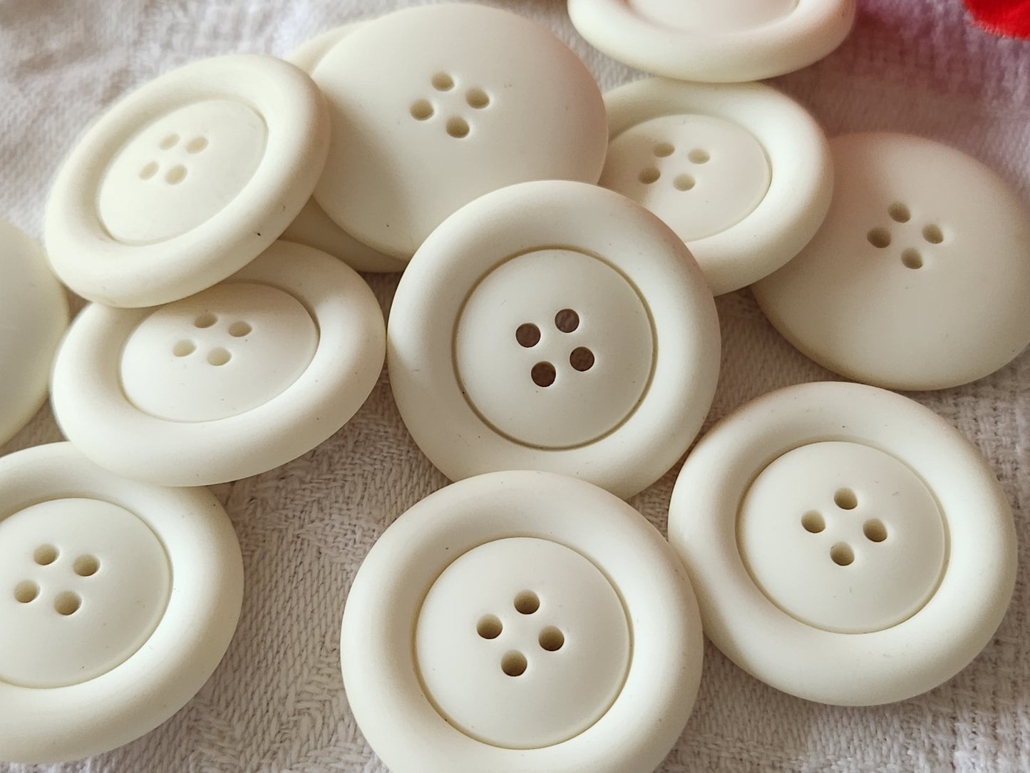 Lot 6 gros boutons vintage blanc mat trous 2,8 cm ref 5994