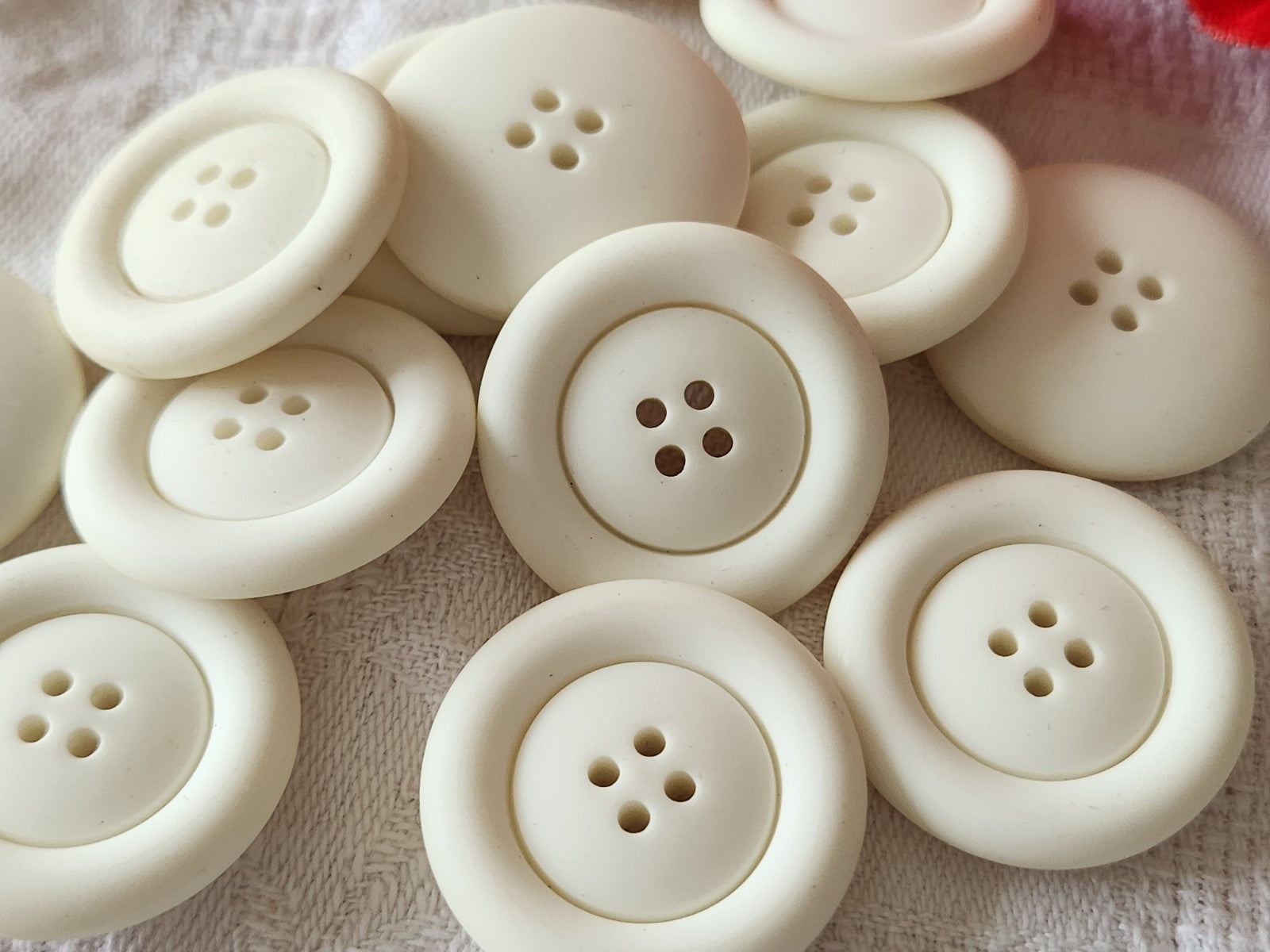 Lot 6 gros boutons vintage blanc mat trous 2,8 cm ref 5994