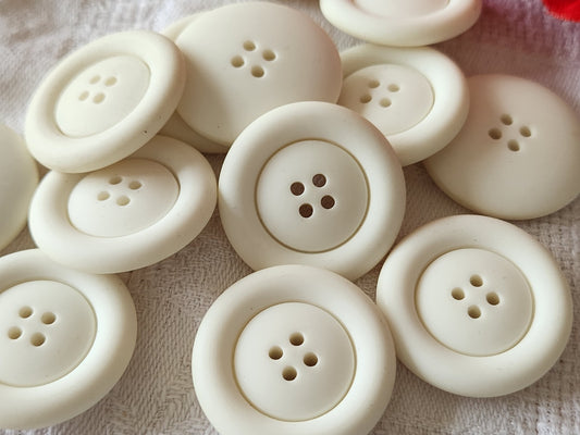 Lot 6 gros boutons vintage blanc mat trous 2,8 cm ref 5994