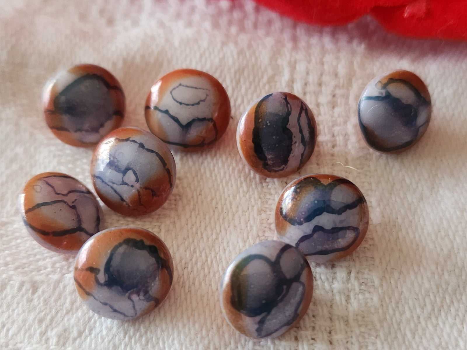 Lot 9 mini boutons vintage en verre rouge bleu ancien 9 mm ou 0,9 cm ref 6441