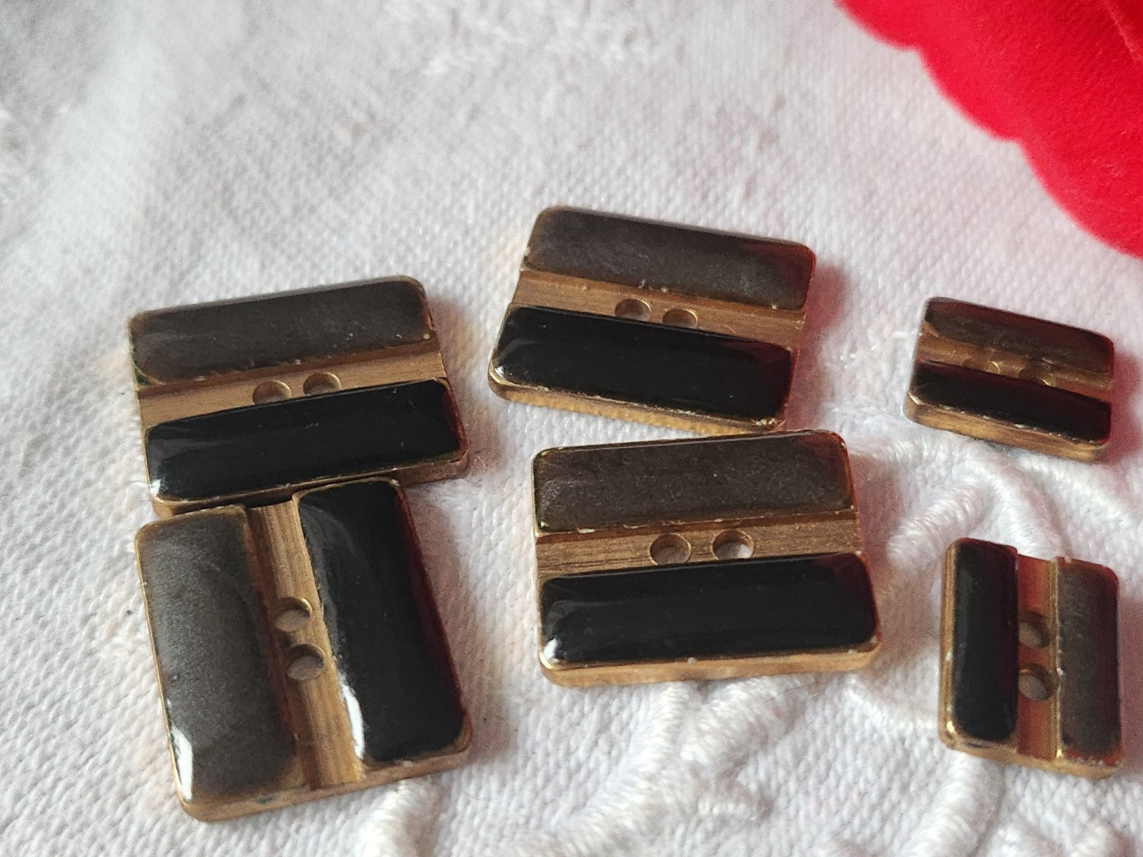 Lot 6 boutons vintage en métal tons marron 1,5 sur 1,8 et 1 sur 1,2 cm ref  387