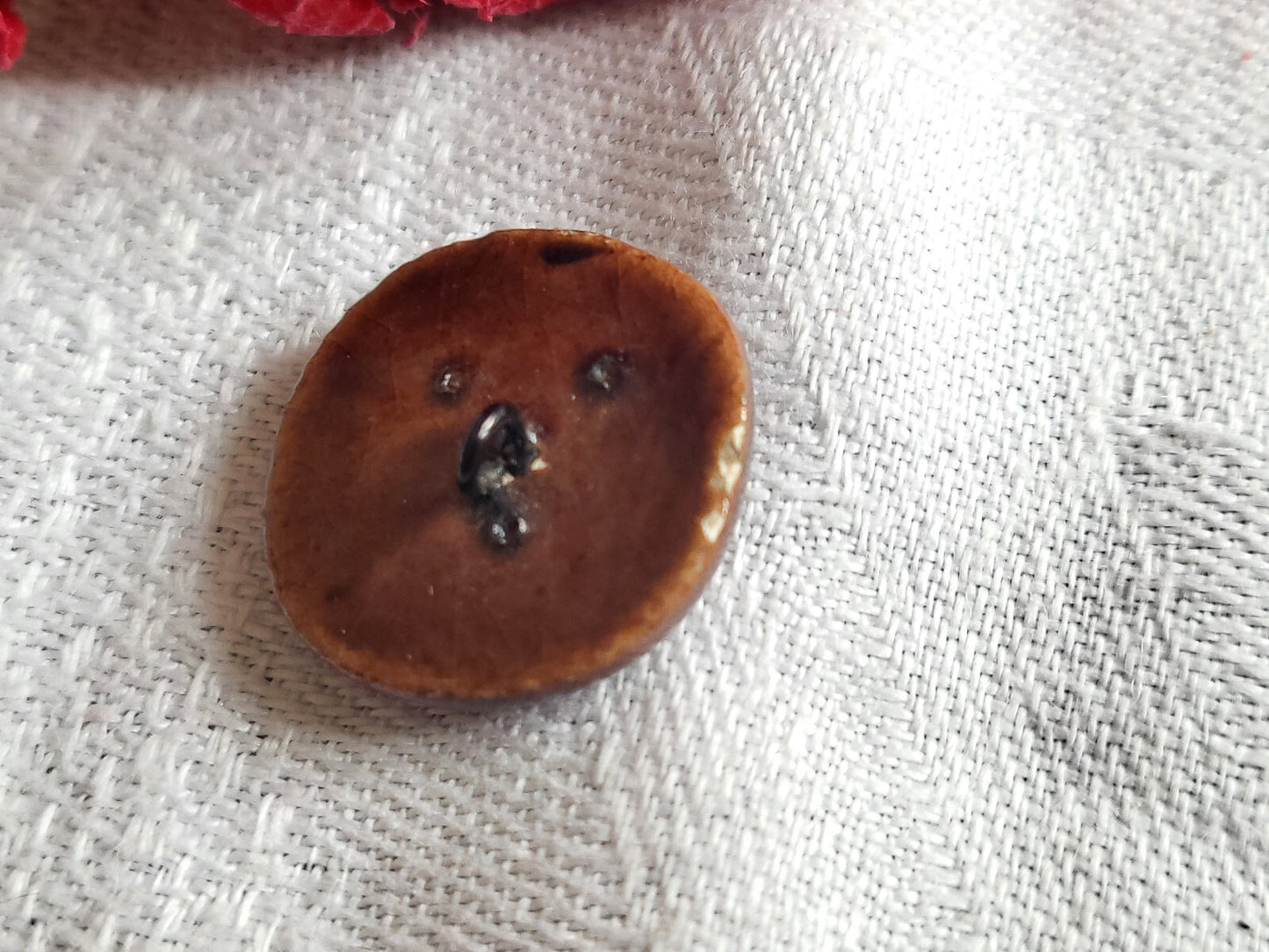 Bouton ancien en céramique marron pied métal 1,9 cm cm D15B