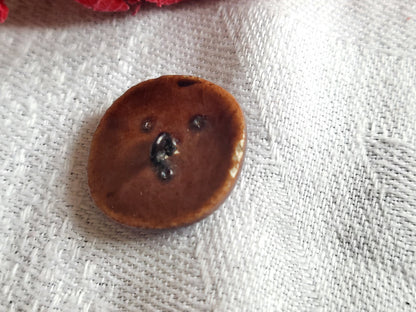 Bouton ancien en céramique marron pied métal 1,9 cm cm D15B