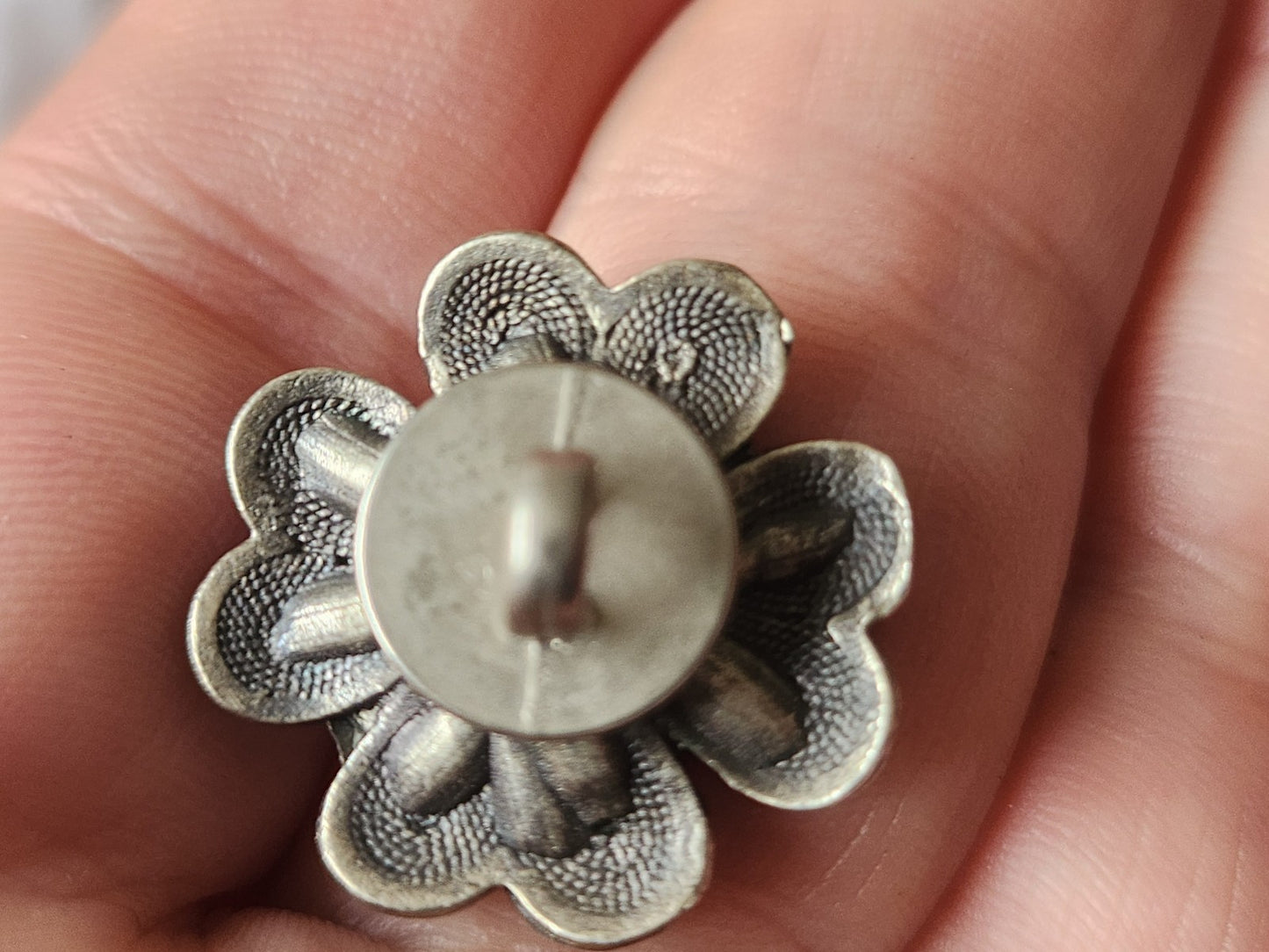 Superbe bouton vintage en métal bleu fleur pied 2,3 cm volume G12D