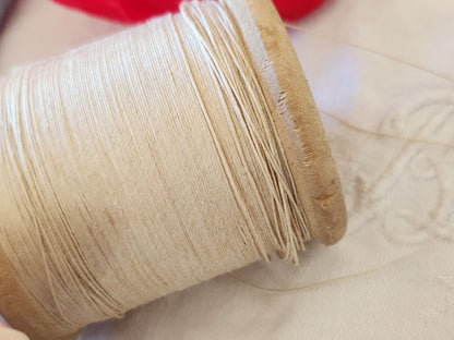Grosse bobine en bois fil de lin blanc 68 grammes  ancien mercerie couture T2