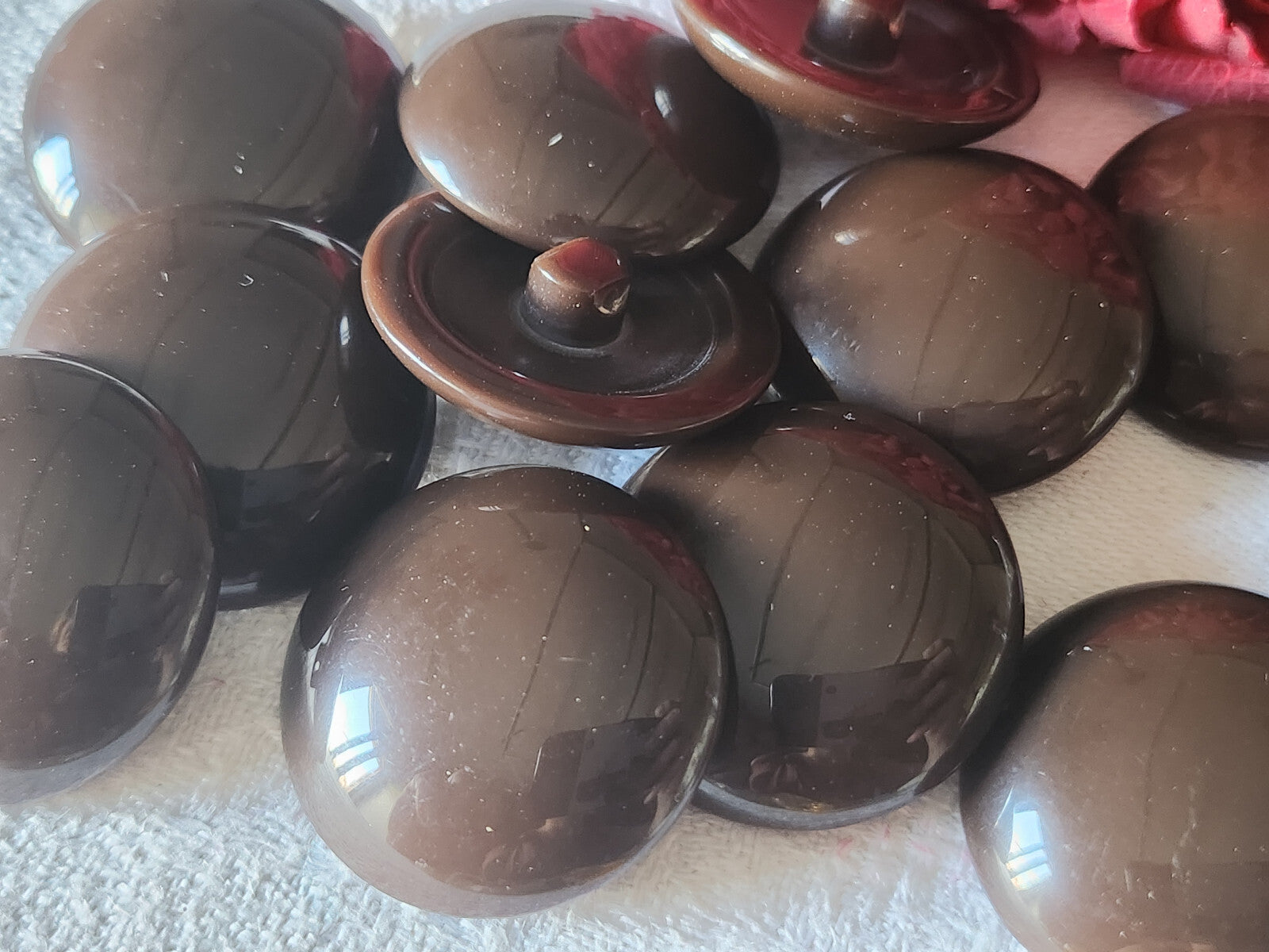 Lot 6 gros boutons vintage bombé marron lisse pied 2,8 cm ref 5147