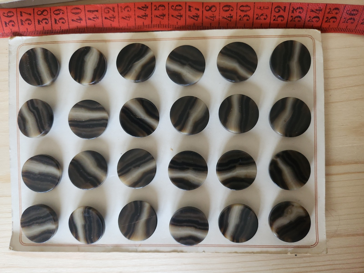 Lot 10 plaques de boutons anciens complétes n°1