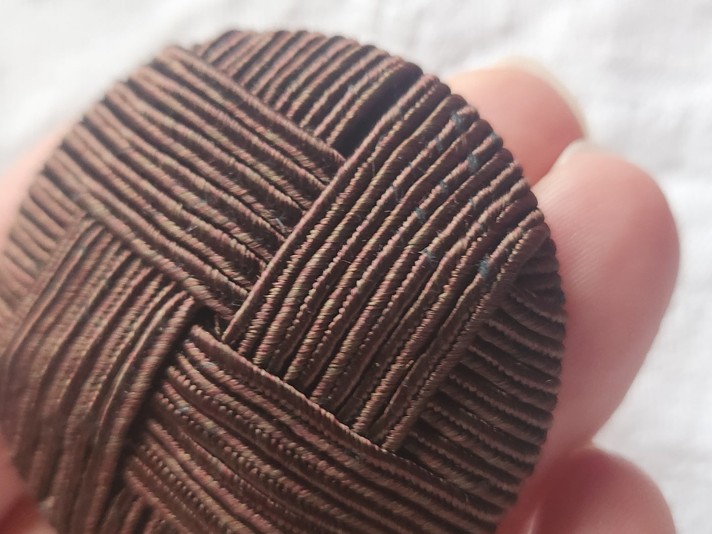Enorme bouton ancien en  passementerie marron vintage pied 4,6 cm ref 2973