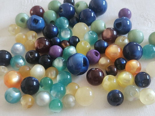 Lot 82 boutons vintage panaché même modèle rond 0,9 cm à 1,2 cm ref 6202