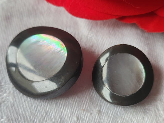 Collection bouton ancien coeur en nacre deux diamètres 1,8 et 2,3 cm G13G