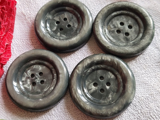 Lot 4 gros boutons anciens gris chiné  4 trous  2,6 cm ref 2809