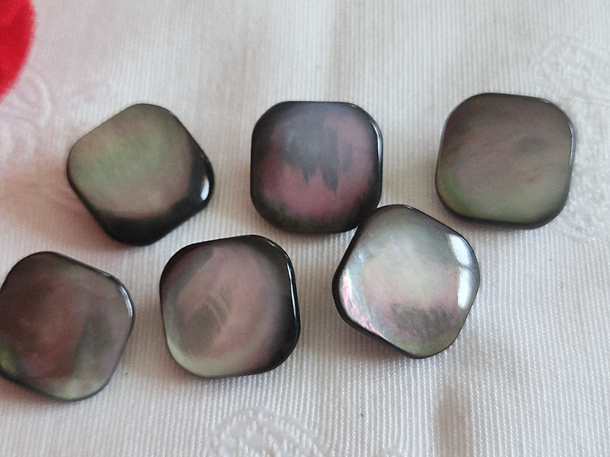Lot 6 boutons vintage  en nacre gris  carré pied 1,5 cm ref 6234