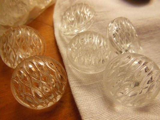 Lot 6 élégants boutons anciens en verre transparent motif 1,7 cm ref 2550