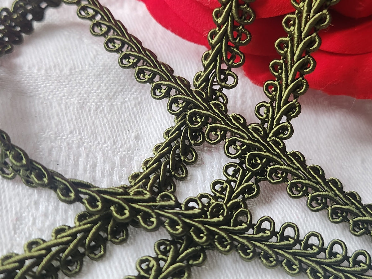 Galon vintage vert satiné lumineux 3 métres sur 0,8 cm A2