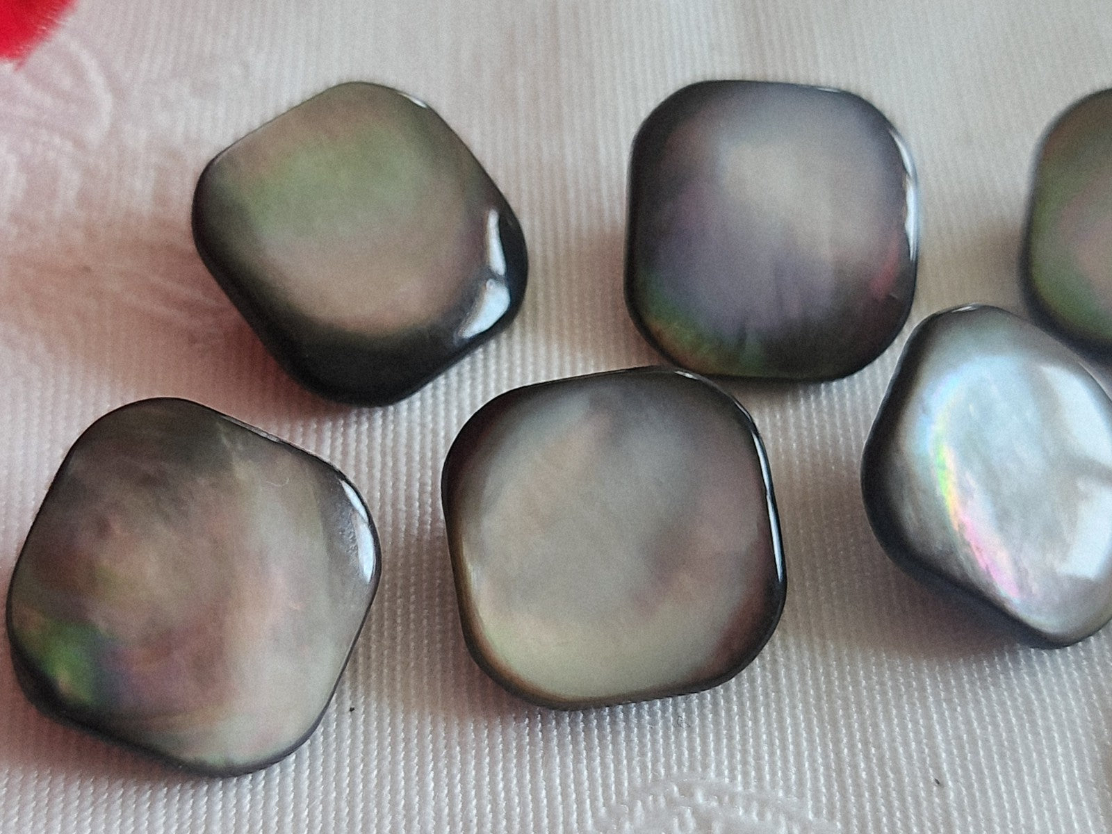 Lot 6 boutons vintage  en nacre gris  carré pied 1,5 cm ref 6234