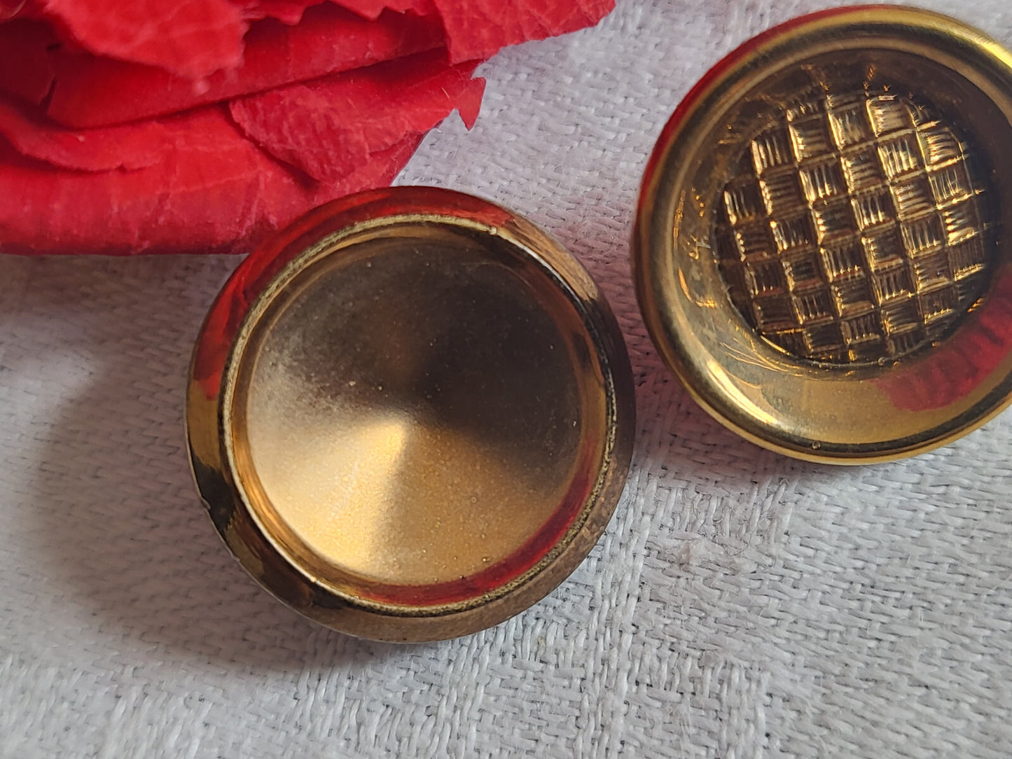 Duo boutons anciens en verre doré foncé à pied  diamètre: 1,7 cm G6G