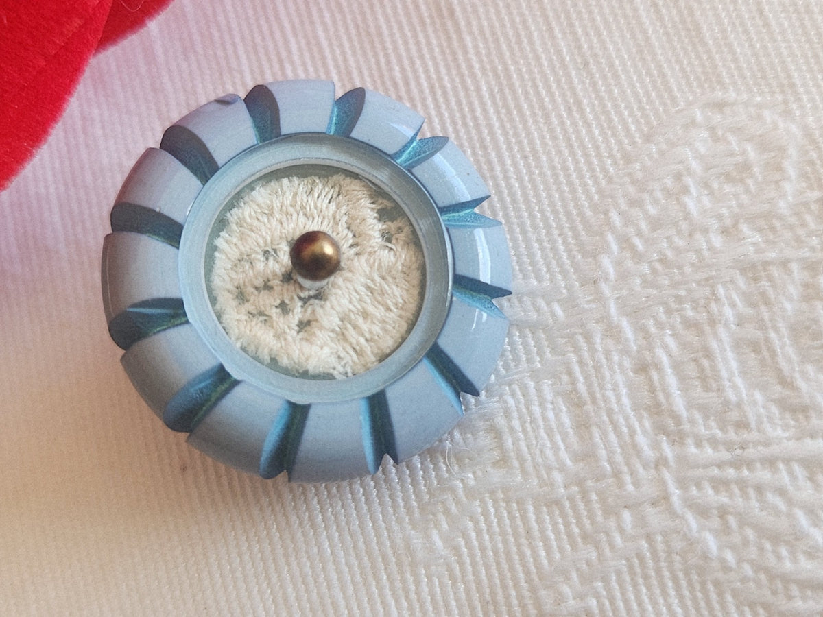 Bouton ancien collection bleu tendre dentelle emprisonnée 2,1 cm 21 mm G3S